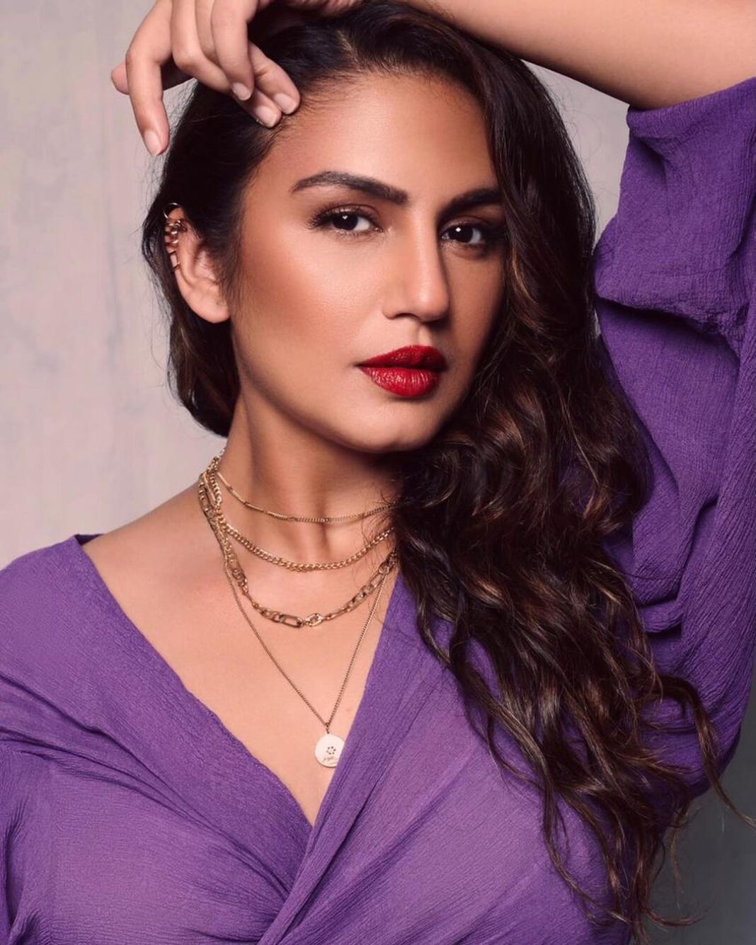 Huma Qureshi Instagram - Purple Rain Outfit -@zwaan.official Footwear-@oceedeeshoes HMU - @krisann.figueiredo.mua Styled by - @who_wore_what_when Photography- @anurag_kabburphotography #beinghuma #maharani #promotions #fashion #purple #glam