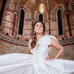 Huma Qureshi Instagram - Kiska hai tumko intezaar?? #love #glam #white #wedding #mood Editor-In-Chief: Sonia Ullah @sonia_ullah Creative Director: Manni Sahota @mannisahota_ Fashion Editor: Vikas Rattu @vikas_r Makeup: Ajay Vishwasrao @ajayvrao721 Hair: Susan Emmanuel @susanemmanuelhairstylist Photography: Zuzia Zawada @zuziazawada Location: Fitzrovia Chapel @fitzroviachapel Artist Management Agency: @hypenq_pr @VeraWang @Verwangbride @LavelleBridalCouture