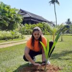 Huma Qureshi Instagram - Planting a few trees as we leave .. our way of saying thank you @niraamayaretreats for taking care of us and helping in helping dad recover after a health scare ... We feel so much love and gratitude!! #blessed #healing #gratitude @saqibsaleem @amiqurunisexsalon #strongertogether