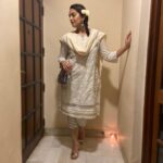 Huma Qureshi Instagram - White Diwali anyone ?? 😝🤣❤️My favourite festival is here .. spread love , share joy and be grateful for the small joys and moments of love we can share with each other ... also thx @shopmulmul for this outfit .. I had to wear it