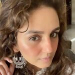 Huma Qureshi Instagram – Indian Outfit ✅ 
Jhumka ✅ 
Biryani ✅ 
Bas ho gayi Eid 😂🤣💓🥰🥳
Missing the Eid lunch + dinner spent with friends and family .. but sending out a lot of love to everyone out there #EidMubarak doston ! Finding new ways to celebrate #newnormal