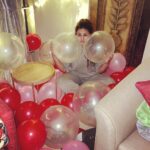 Huma Qureshi Instagram - Loved ! ❤️ Thank you universe for all the blessings and love in my life ... I’m singing #happybirthdaytome !! What does a girl need but just some fun balloons on her birthday right ?? 🎈😋🤩❤️🤣 #gratitude #happy #balloons