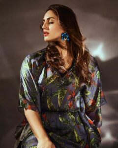 Huma Qureshi Instagram - The many moods of HQ 🥸 #humaqureshi #kaftan #vibes Outfits- @falgunishanepeacockindia Jewellry - @valliyan Shoes - @lynindia.official HMU - @makeupby_mahimawachher Styled by - @who_wore_what_when Photography- @chandrahas_prabhu