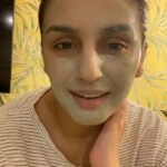Huma Qureshi Instagram - When your facemask is your new quarantine makeup ... A very important message coz - Eid is coming !!! #eidmubarak #quarantinemakeup #facemask ##eid #2020 #stayhome #newnormal PS - This is why late night TV is not recommended by doctors .. coz no one to stop me from making these videos 🤣🤣 Outfit - old @zara top with small holes Facemask @forestessentials (not a paid endorsement) Hair and Makeup - moi Styling - moi