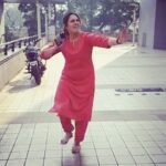 Huma Qureshi Instagram - This is how I shall dance when I hear that there is lockdown no more!! Vo call kab aayega 🤣🤣🤣 #dreaming #lockdown #socialdistancing #fun #staypositive #spreadjoy #spreadcheer #dance #HQ #happyvibes #oldvideos
