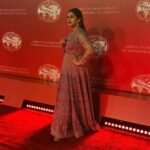 Huma Qureshi Instagram – On the Tashkent International Film Festival Red Carpet !!! Wearing  Outfit @jade_bymk 
Jewelry @hybajewels 
Styled by @who_wore_what_when Makeup and hair by –  @makeupby_mahimawachher
Assisted by @aeshu_lalan
Travel manager @kimberley.fernandes 
Swipe to see me with the gorgeous @rituberi who rocked the red carpet last night !! #redcarpet #glam #fashion #fun #festival