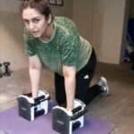 Huma Qureshi Instagram - Stay home .. stay safe .. and keep fit .. seen here working out in my garage #staysafe #quarantine #fitness #homeworkout Thanks @vilayathusain for giving me an effective workout during these times of #socialdistancing #garageworkout