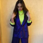 Huma Qureshi Instagram – I am my own experiment !! Last spotted at an event in #bangalore #ootd #pantsuit #neon #vibe 
Pant suit- @rsbyrippiisethi
Turtleneck – @adk_avishidayalkalra
Neckpiece- @fancypantsofficial
Ring- @jhelum_fashion_house
Heels- @tresmode
Fashion Director- @officialkavitalakhani
Sr. Stylist- @aeshu_lalan
Glam : @ajayvrao721
Hair : @sanapathan104