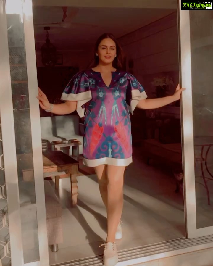 Huma Qureshi Instagram - Stepping out in style like ... #happywomensday #smilinggirlsaretheprettiest #happygirls #joy #brezzy Thanks @varindertchawla for an amazing capture Outfit- @priakataariapuri Bracelet- @jhelum_fashion_house Shoes- @melissashoesindia & @elevate_promotions Fashion Director- @officialkavitalakhani Sr. Stylist- @aeshu_lalan Makeup @ajayvrao721 Hair @sanapathan104 #humaqureshi