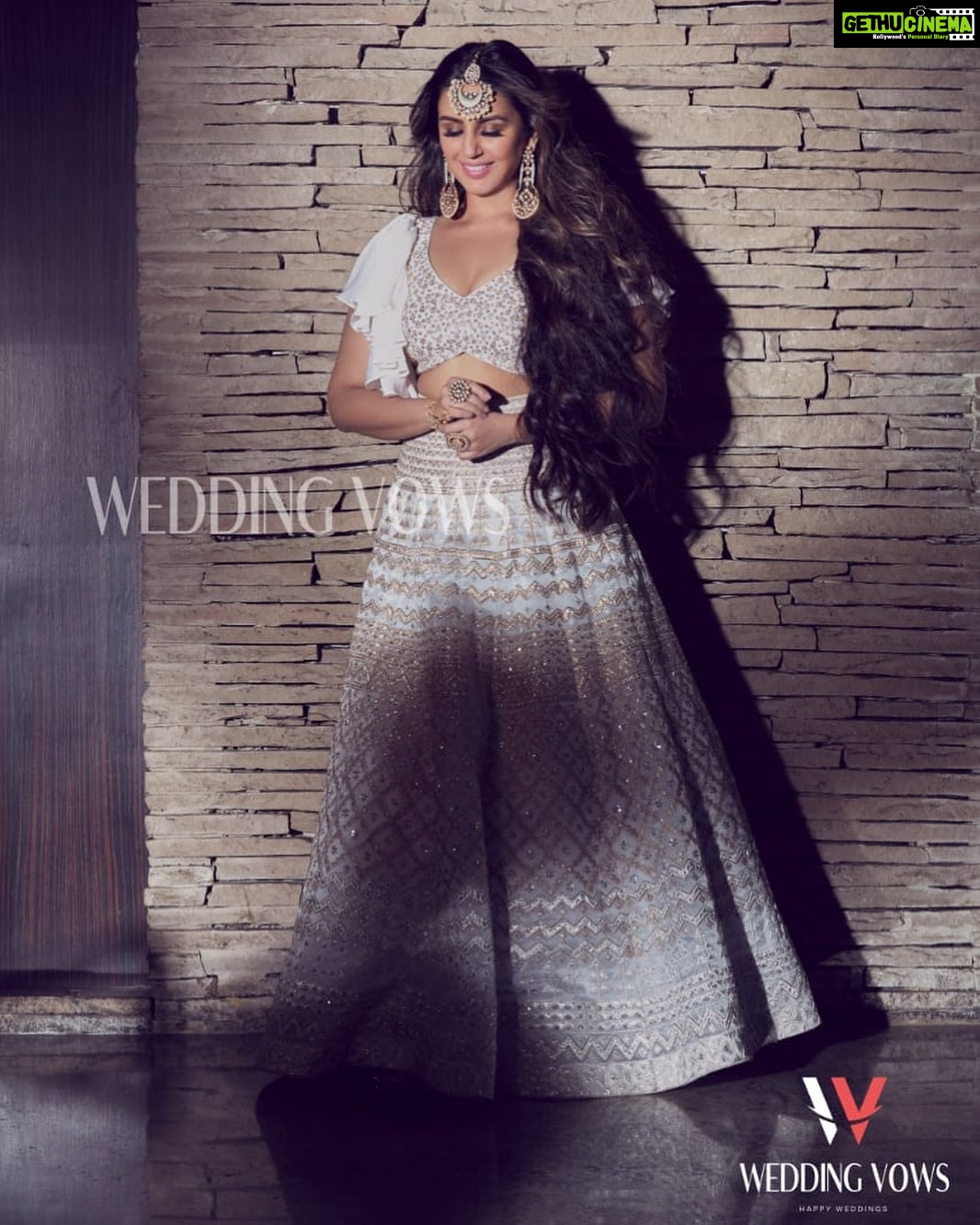 Huma Qureshi Instagram - White is all too Bright #shoot #fashion #wedding #humaqureshi #luxury #lehenga #indianfashion Magazine: @weddingvows.in Produced by: @maximus_collabs_ Photographer: @kadamajay Styled by: @officialkavitalakhani Assisted by: @aeshu_lalan Hair: @sanapathan104 Makeup: @ajayvrao721 Jewellery: @pooja.beautifullyyours Location partner: @hyattregencymumbai Media Director: @media.raindrop Team Wedding Vows: @NadiiaaMalik White Lehenga Designer: @chameeandpalak