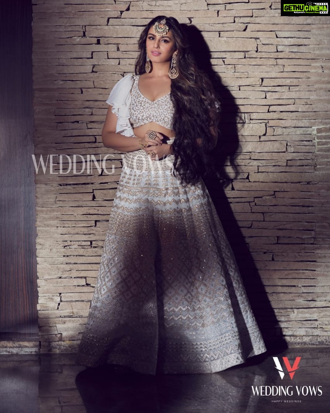 Huma Qureshi Instagram - White is Right #shoot #fashion #wedding #humaqureshi #luxury #lehenga #indianfashion Magazine: @weddingvows.in Produced by: @maximus_collabs_ Photographer: @kadamajay Styled by: @officialkavitalakhani Assisted by: @aeshu_lalan Hair: @sanapathan104 Makeup: @ajayvrao721 Jewellery: @pooja.beautifullyyours Location partner: @hyattregencymumbai Media Director: @media.raindrop Team Wedding Vows: @NadiiaaMalik White Lehenga Designer: @chameeandpalak