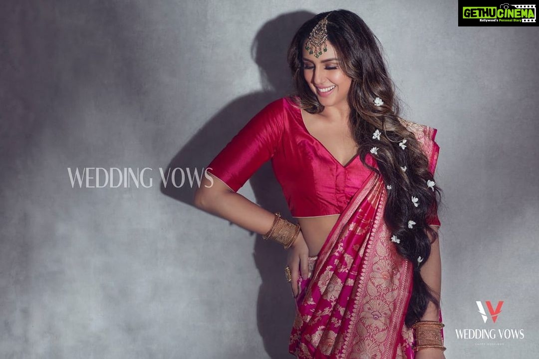 Huma Qureshi Instagram - Pliz yaar dont angry me .. Sari bol de... Magazine: @weddingvows.in Produced by: @maximus_collabs_ Photographer: @kadamajay Styled by: @officialkavitalakhani Assisted by: @aeshu_lalan Hair: @sanapathan104 Makeup: @ajayvrao721 Jewellery: @pooja.beautifullyyours Location partner: @hyattregencymumbai Media Director: @media.raindrop Team Wedding Vows: @nadiiaamalik Red Saree Designer: @trisvaraa #sari #sarinotsorry #flowerchild #flower #love #humaqureshi #blessed #shoot #fashion