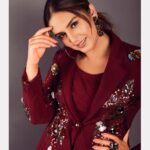 Huma Qureshi Instagram - Ok bye ... #shy #coy #love #gratitude #netflix #interview Outfit- @jhelum_fashion_house @labelkaleido Ear rings & rings- @minerali_store Heels- @charleskeithofficial Fashion director- @officialkavitalakhani Sr. Stylist- @aeshu_lalan Photo @nupur.agarwal.photography Makeuo @sahithya.shetty