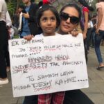 Huma Qureshi Instagram - Met this little protestor at August Kranti Maidan. The voice of people is loud and clear ! The World is watching 🇮🇳 India is rising. Repeal the #CAA. Stop trying to silence us. #NoViolenceButNoSilence Thank you @mumbai.police_ for doing a great job at helping in organise a peaceful and organised protest. Jai Maharashtra! Jai Hind !