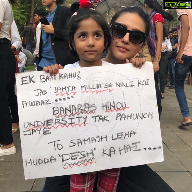 Huma Qureshi Instagram - Met this little protestor at August Kranti Maidan. The voice of people is loud and clear ! The World is watching 🇮🇳 India is rising. Repeal the #CAA. Stop trying to silence us. #NoViolenceButNoSilence Thank you @mumbai.police_ for doing a great job at helping in organise a peaceful and organised protest. Jai Maharashtra! Jai Hind !