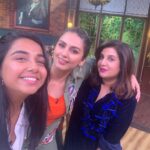 Huma Qureshi Instagram – It was fun being a #backbencher ! What a fun fun finale episode with my favourite poser @farahkhankunder and @mostlysane who has promised to cast both of us in her YouTube video 🤣🤣🤣🤪🤪🤪 #fun #poser