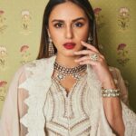 Huma Qureshi Instagram - That festive glow ❣ Outfit: @anamikakhanna.in Jewellery: @asmotiwala and kangan @anmoljewellers Fashion Director: @kavs1977 Makeup @ajayvrao721 Hair @sanapathan104 #diwali #dressup #festival #favorite