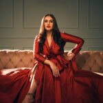 Huma Qureshi Instagram – Striking a different pose everytime!! HQ x Netflix
@netflix_in
📷 – @yash_v_bhadauria
Styled by – @mohitrai @harshitadaga01 
Outfit – @aanchalchandaofficial 
Sourcing agency – @vandafashionagency
Make up – @ajayvrao721
Hair – @susanemmanuelhairstylist
Earings – @aquamarine_jewellery
Heels – @aldo_shoes