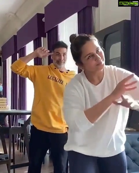 Huma Qureshi Instagram - So much fun we had making #Bellbottom .. cannot wait to share it with you all … #Repost @akshaykumar ・・・ A total nutcase, a darling at heart and a phenomenal actor! Even though @iamhumaq’s filmography is shorter than mine, her acting prowess is much higher. Watch out for her power-packed performance in #BellBottom. #7DaysToBellBottom