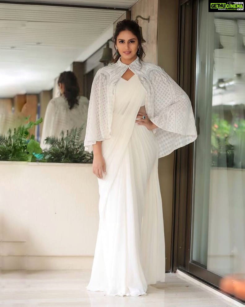 Huma Qureshi Instagram - Sari not Sorry!! #livevictoriously @greygoose @fetch_india @pankhurifetch All clothing - @gauravguptaofficial Earrings and ring - @officialfaberge Shoes - @sophiawebster Styled - @ayeshaaminnigam @shauryaathley Hair and make up - @shaanmu 📷 -@frozenpixelstudios @atrayeeduttagupta #greygooselife #cannes #2019 #Cannes2019