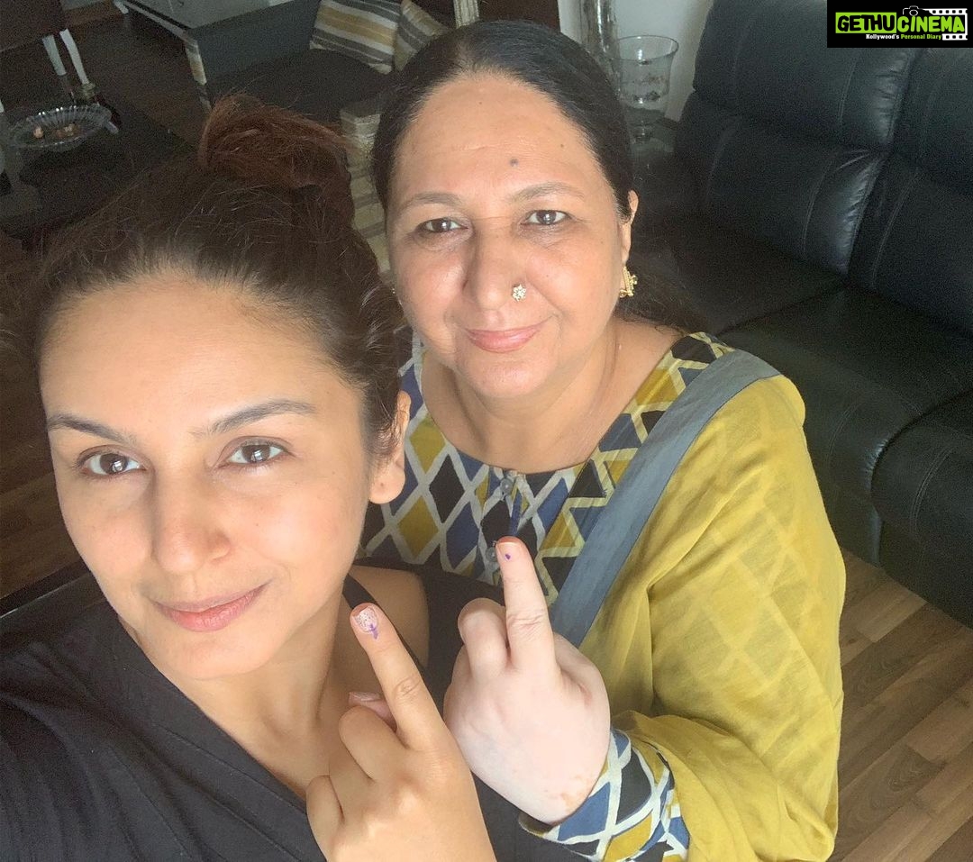 Huma Qureshi Instagram - Me and Mom went to vote today !! #HappyMothersDay to the woman who taught me the difference between right and wrong , good and bad , who shaped me into who I am .. If only I can be half the woman she is .. @aminasaleemqureshi .. #Delhi #getinked Vote for a country that honours your mothers and fathers & paves the way for a better generation #lovemymummy #lovemyIndia