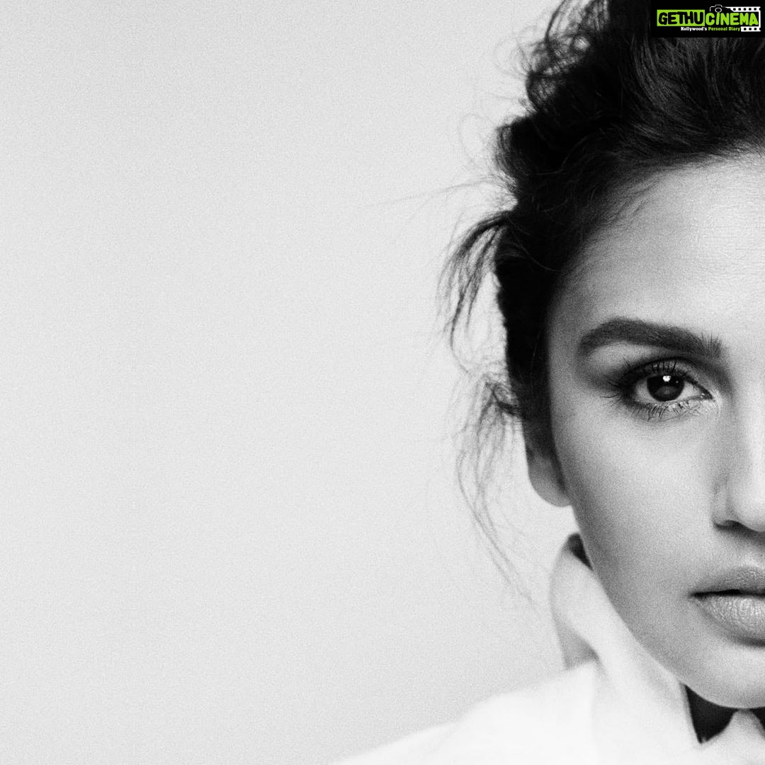 Huma Qureshi Instagram - Did you know that when both husband and wife have Thalassemia Minor, there is a 25% chance that their child will have Thalassemia Major and reduced life expectancy? Today, on #WorldThalassemiaDay, by posting this picture of half my face, I am supporting the #AadhiwaliZindagiMitao movement to remind everyone to get tested for Thalassemia and prevent giving their child half a life. Visit www.thewishingfactory.org or call 844-844-9544 to schedule a Thalassemia test and to donate to help patients. I nominate @realpz @aslisona @saqibsaleem Please post a picture of your face cropped to half on Instagram and tag three others to do the same so we can spread the word!