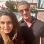 Huma Qureshi Instagram – Look who I ran into during lunch hour #SylvesterStallone .. Even when no one backed him , he backed himself . He waited and fought and never stopped following his dream. Rocky Balboa for life ❤️ #legend #eyeofthetiger #dream #fight #live #fighter @officialslystallone