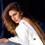 Huma Qureshi Instagram – Good Morning … @sashajairam @theanisha @ajayvrao721 @susanemmanuelhairstylist #morning #humaqureshi