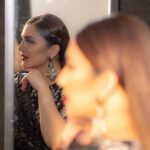 Huma Qureshi Instagram – That rare ‘right profile’ picture on a dirty mirror in #melbourne .. #reflections @nautankichaiti @kdjbcapturemoments @vikramphadnis