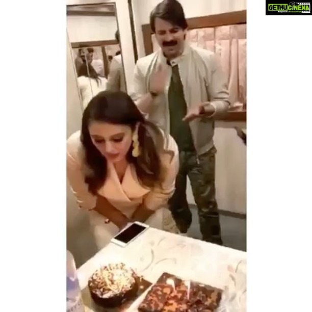 Huma Qureshi Instagram - Thank you my #IndiasBestDramebaaz family for bringing my bday early yesterday... and for all the 3 cakes and the dancing and the love 💃🏻❤You all made it really special @omungkumar @vivekoberoi @shantanu.maheshwari @media.raindrop and all my Lil cuties #bday #love #blessed #humaqureshi We all need nothing but love 🤗❤🎂😍