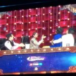 Huma Qureshi Instagram - When we all ganged up on poor @shantanu.maheshwari 😂😂 #crazies #judges @vivekoberoi @omungkumar #fun #madness #television @zeetv only on a#IBD season 3 #Dramebaaz #humaqureshi