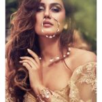 Huma Qureshi Instagram - The hustle never stops baby ! #TupacShakur ❤ Keeping going for what your heart truly desires ... @feminaweddingtimes @shehlaakhan #wedding #classic #nosering #ethnic #bride #modern #humaqureshi #hustle #actorslife