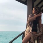 Huma Qureshi Instagram - Sun in Her Eyes ☀️ #waterbaby #sea #sun #joy #peace #metime #humaqureshi