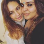 Huma Qureshi Instagram - I love you Shagufta bi aka @shanoosharmarahihai Hope you stay blessed and lovely and mad as alwaysssss ❤❤❤ Thank you for shooing me away haan 😜😜😹😹 Happy bdayyyyy Feroza Queen 👸 (love our expressions btw)