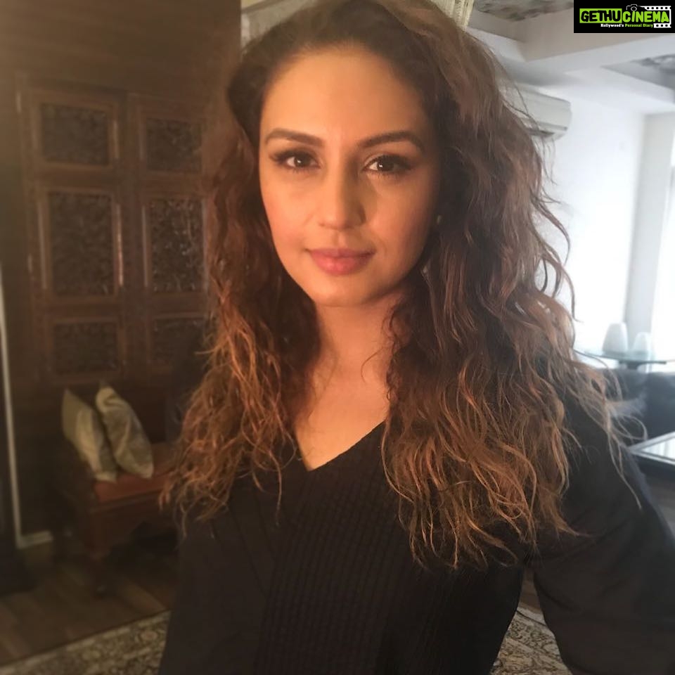 Huma Qureshi Instagram - Wild Wild Hair .... and just like that I decided that my Curly hair is backkkkk ... I missed you #hair #story #haircare