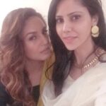 Huma Qureshi Instagram - When u must post a picture with the funniest girl in the room @nimisha.behl Yes, she is an acquired taste 😂😂😂 #GossipGirl #Madhatter #punjabi #rocks #love #DelhiGirls