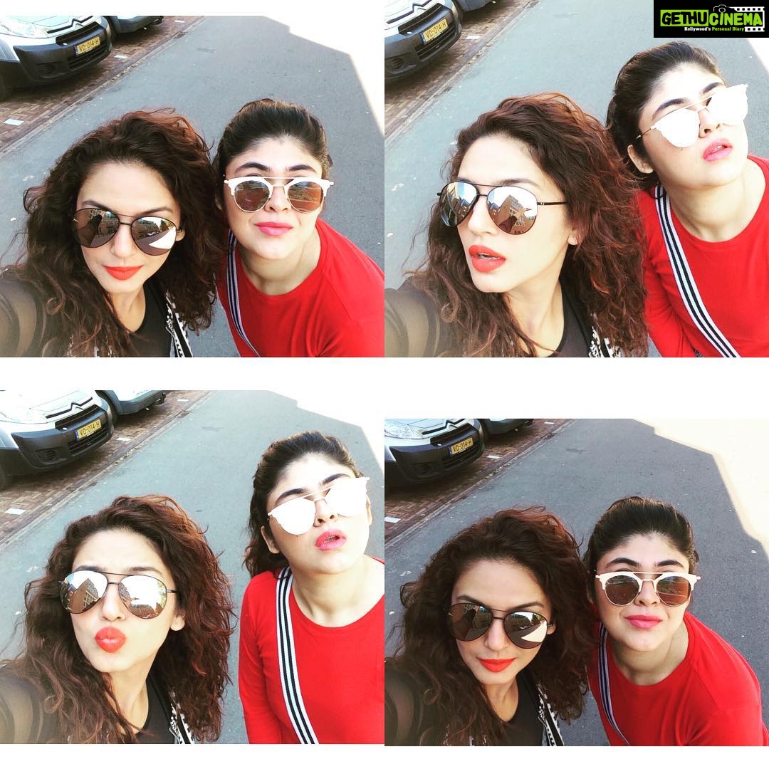 Huma Qureshi Instagram - Reflective sunglasses , red lips and wild hair ... are just a few things we both love 😉😉 Happy Bday @bohemiangirl9 Hope u are have a rocking bday saat samundar paar ... come soon you need to throw a proper bday party 🎉❤Love you
