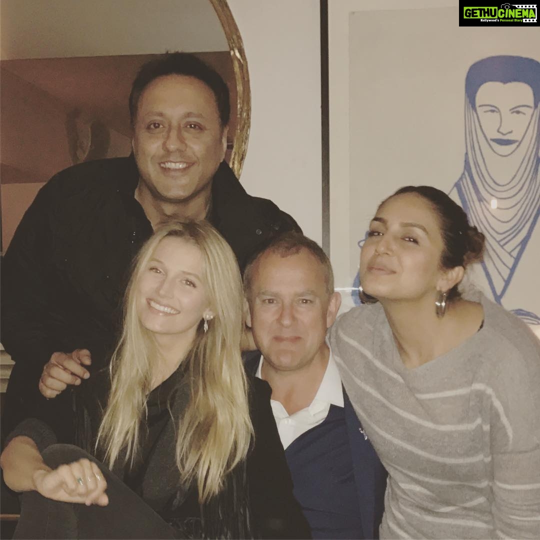 Huma Qureshi Instagram - What a fun night !! @lilytravers_ looks flawless @varun_bahl trying to look so poised while @bonhughbon and I look.. er well we are just looking mental 🤣😂🤣😂 #funtimes #lovely #friends #london #nights #love #chitchat #humaqureshi #travels Nothing like crazy friends in life who give you good advice #blessed