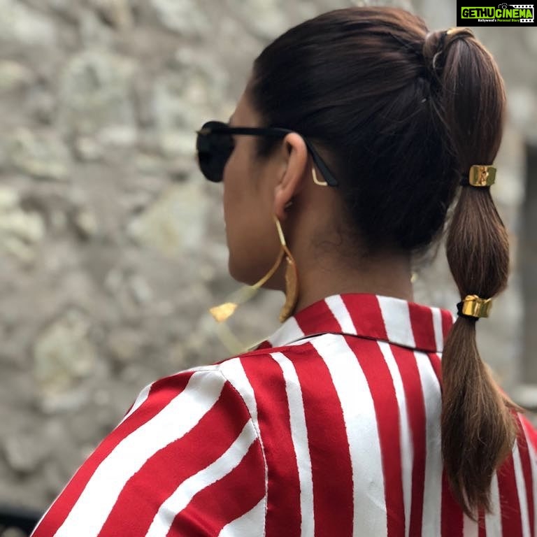 Huma Qureshi Instagram - This post is for my faaab makeup and hair stylist @manjarisinghofficial who is simply one of the most talented sweet and hardworking team player I have met.. #faab #hair #makeup #cannes #humaqureshi #humaatcannes @motherofpearl outfit @misho_designs Jewellery and Hair accessories . Wish you loads of success and #Hermes bags in your journey ahead π β€ππΊ