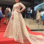 Huma Qureshi Instagram - So what if it rained today ?? At the #Manto screening .. All #smiles #Cannes #2018 #festivalfashion #festivaldecannes @greygooseindia #greygooselife #greygoose #humaqureshi #humaatcannes @aliyounescouture #couture