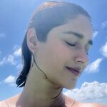 Ileana D'Cruz Instagram - There’s no better feeling than baking in the sun and then dunking yourself in the cool serene blue ocean 🌊 #waterbaby #beachbum #islandgirlforlife #majormissing Kuda Villingili