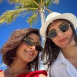 Ileana D'Cruz Instagram - Had the best few glorious, filter free, picture postcard perfect days with my girl @dr.namratajadwani at the beautiful @kudavillingiliresort A big big thank you to Saeed for being so helpful and making our stay so comfortable and of course to @ncstravels for making this trip possible! ♥️ Hands down one of the best places I’ve stayed at and the lovely staff made our stay so much more special with their warmth and kindness ☺️ Memories for life! Can’t wait to go back real soon!! Kuda Villingili Maldives