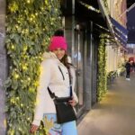 Isha Koppikar Instagram - All set and super excited for Christmas 🎅 are you too? #ishakoppikarnarang #ishakoppikar #london #londonlife #londoncity #winters #christmas #christmaseve #christmasdecor #christmastime #themostwonderfultimeoftheyear #jinglebellrock #trendingreels #reelsofinstagram #reelsvideo #reelsinsta #travelreels #travelling London, United Kingdom