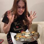 Isha Koppikar Instagram – Kem Cho Gujarat?
Enjoying the yummy gujju delicacies for lunch today! ❤️

#ishakoppikarnarang #lunch #gujarat #gujaratithali #food #foodie #lunchtime #lunch #gujjufood Gujarat, India