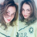 Isha Koppikar Instagram - Something has changed, guess what! 😉 #ishakoppikarnarang #ishakoppikar #somethingnew #guesswhat #newme #selfie