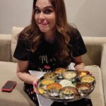 Isha Koppikar Instagram - Kem Cho Gujarat? Enjoying the yummy gujju delicacies for lunch today! ❤️ #ishakoppikarnarang #lunch #gujarat #gujaratithali #food #foodie #lunchtime #lunch #gujjufood Gujarat, India
