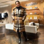 Isha Koppikar Instagram - How I wish we had the London weather in Mumbai so I could wear all my winter wear 🥶 #ishakoppikar #burberry #london #chillvibes #vacation #mood #weekend #freezing #winter #winterfashion #ootd #fashion #winteroutfit #winterwear #winterstyle Mumbai, Maharashtra