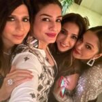 Isha Koppikar Instagram – My Weekend was lit 🔥 
How was yours?

#weekendphotodump #weekend #lit #girlsjustwannahavefun #funweekend #happygirlsaretheprettiest #party #ishakoppikarnarang #raveenatandon Mumbai, Maharashtra