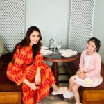 Isha Koppikar Instagram - Mother daughter day out ❤️ A high tea experience for my princess 👸 #motherdaughter #love #family #famjam #momlife #momlove #motherdaughtertime #hightea #i❤️rianna #daughtersarethebest #weekendvibes #weekend Mumbai, Maharashtra