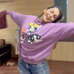 Isha Koppikar Instagram - My feelings everytime I see the camera. Yess, it’s a true love story 😊✨ #pehlanasha #music #shooting #bts #behindthescenes #dancing #dancereels #reelsofinstagram #trendingreels #bollywood #bollywoodmusic #viralreels #feelitreelit #instagram #reels #reelsvideo #reelsindia #aamirkhan